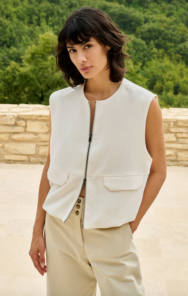 Sleeveless woven jacket in cream
