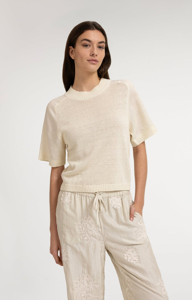 Knitted top with short sleeves