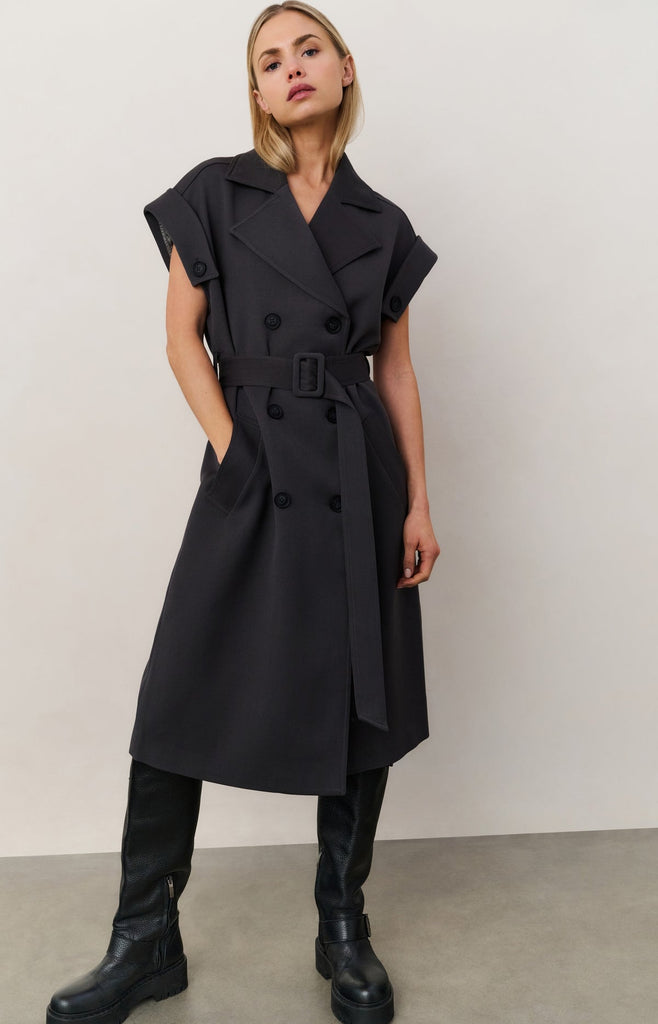 Long sleeveless coat with waist belt- Grey
