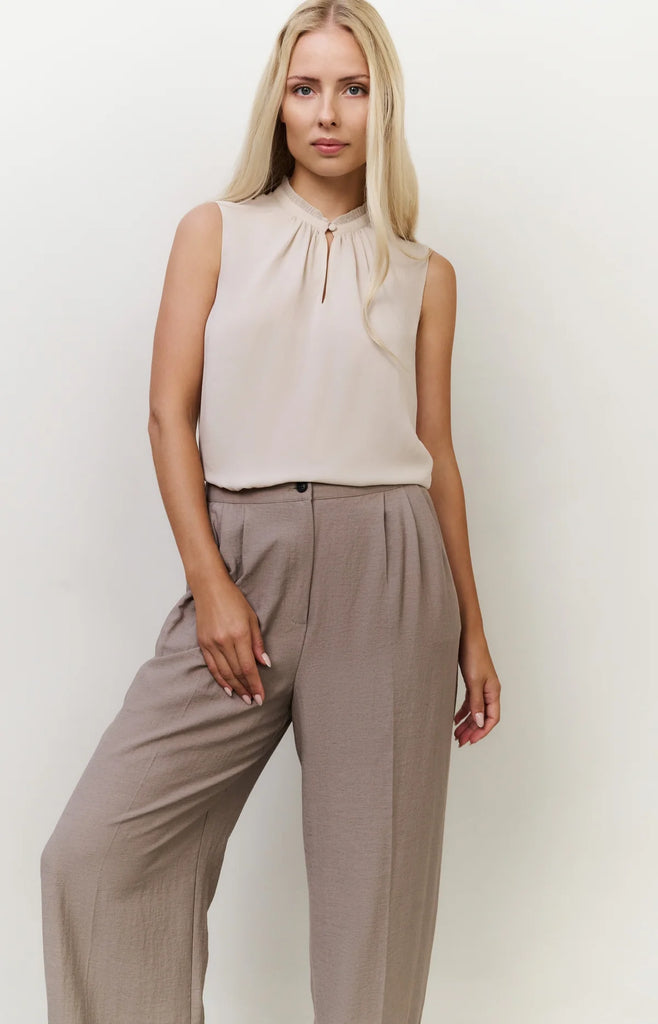 Sleeveless ruffled collar top Silver Beige