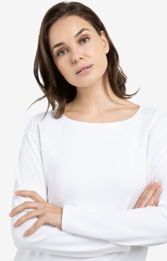 Top with long sleeves and seam