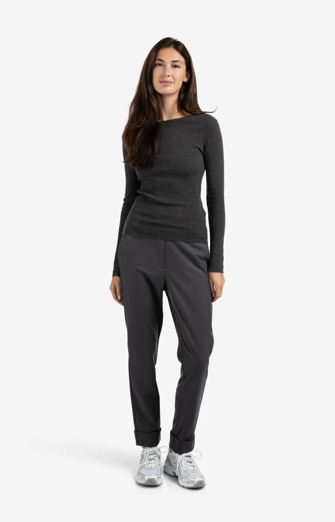Trousers with elastic waistband and turned-up hem