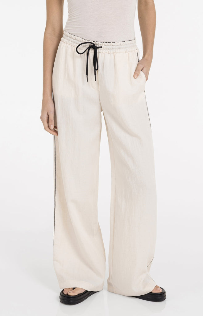 Trousers with contrast stitching