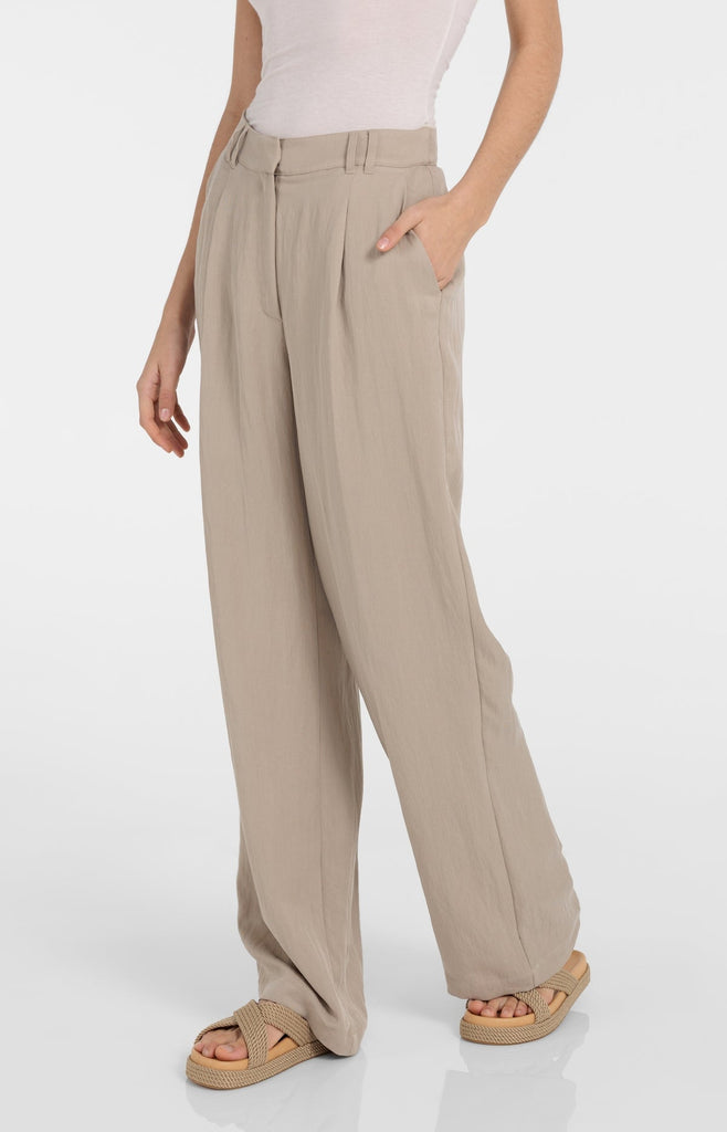 Wide leg trousers with pleat